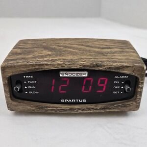 VINTAGE 1979 Spartus Snoozer Digital LED Alarm Clock 5010-190 Woodgrain Retro‎